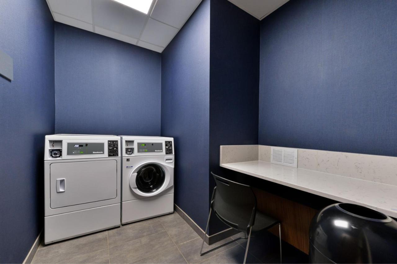 ホテル Courtyard By Marriott Raleigh Cary Crossroads エクステリア 写真