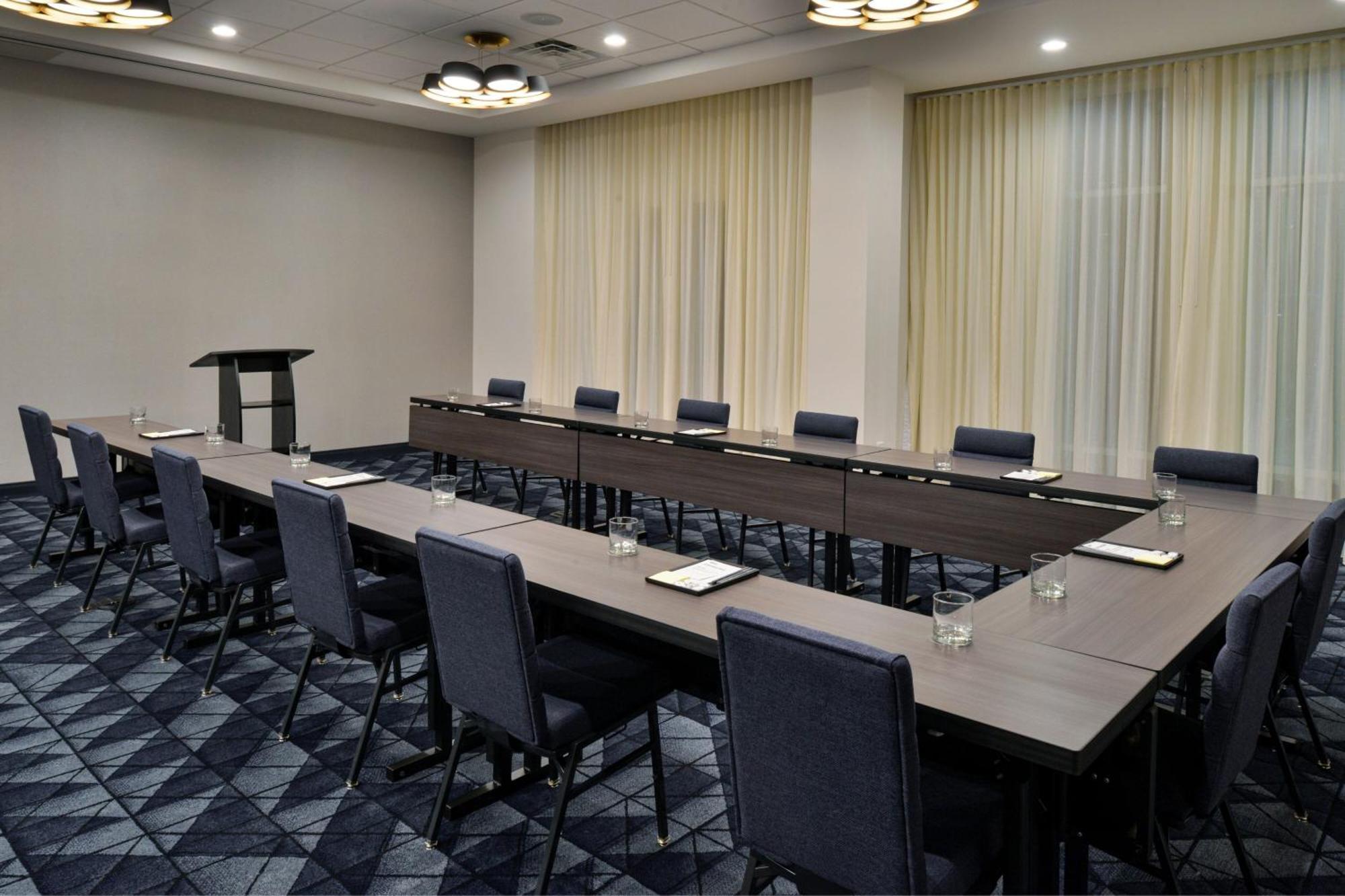 ホテル Courtyard By Marriott Raleigh Cary Crossroads エクステリア 写真