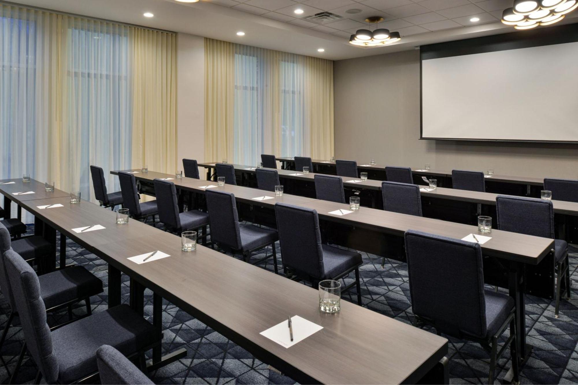 ホテル Courtyard By Marriott Raleigh Cary Crossroads エクステリア 写真