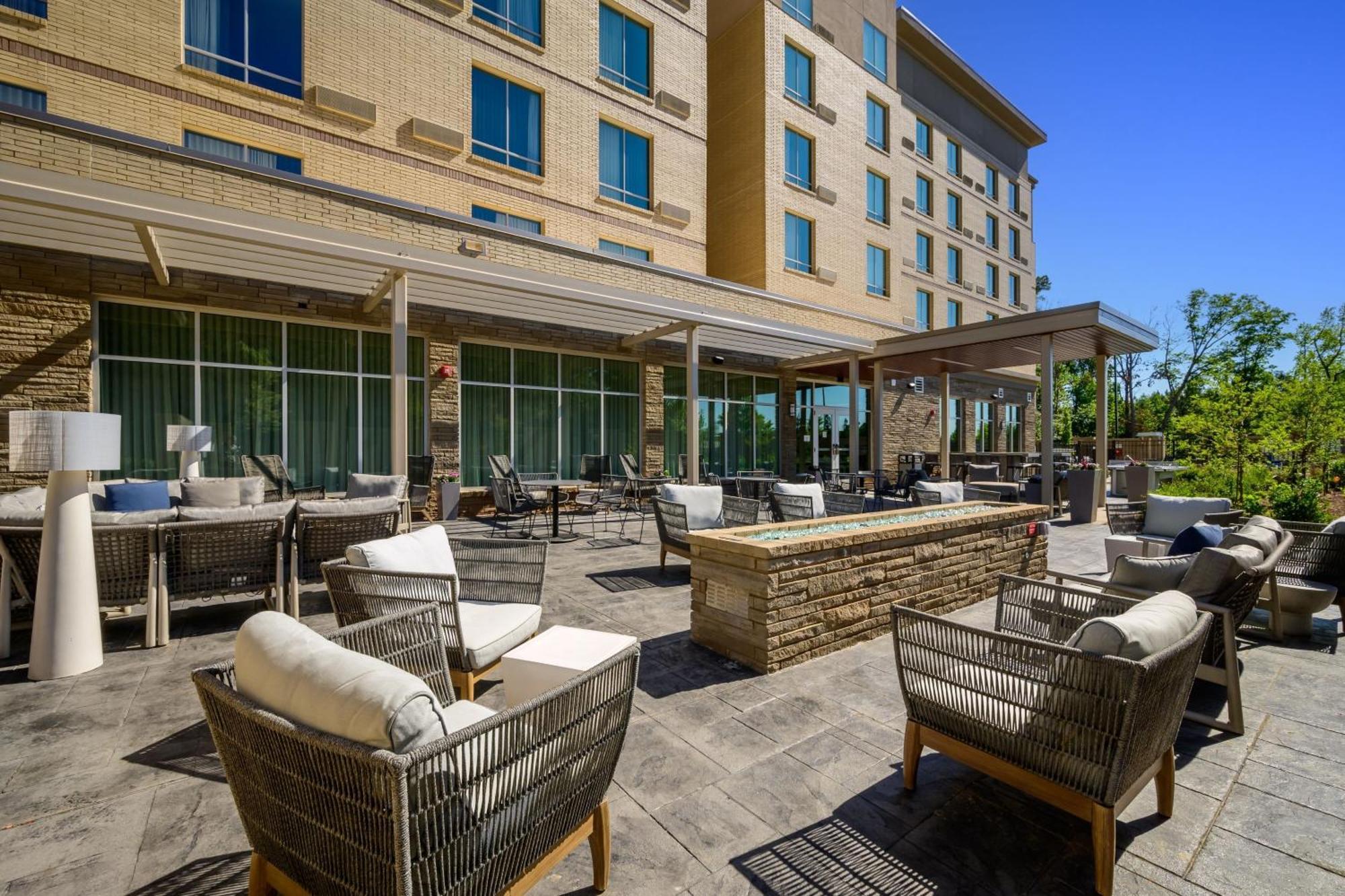 ホテル Courtyard By Marriott Raleigh Cary Crossroads エクステリア 写真